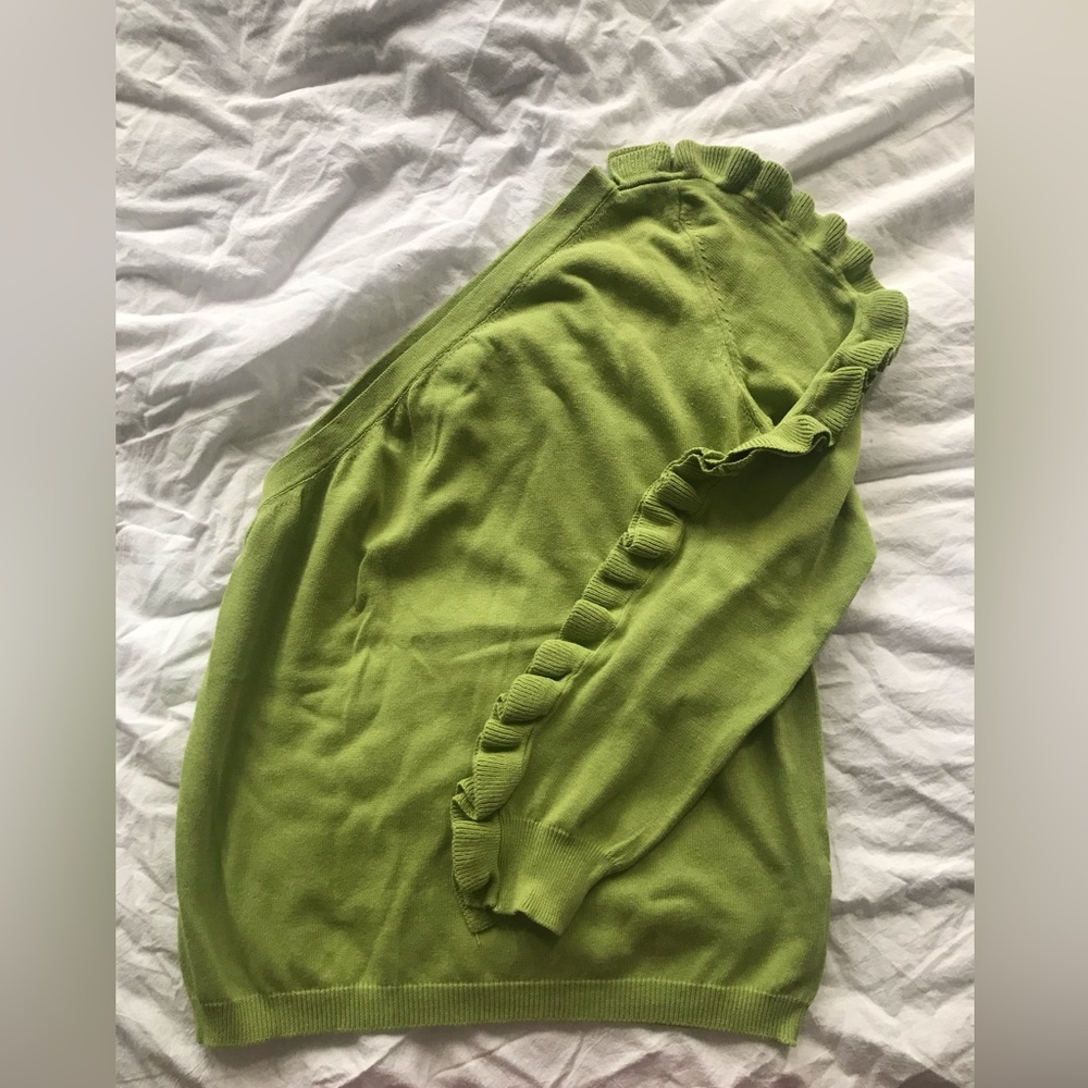 Rare Vicolo sweater. Long sleeve with flounce. Bright green color. Very nice